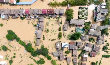 មនុស្សយ៉ាងហោចណាស់១៤១នាក់បានស្លាប់ ឬកំពុងបាត់ខ្លួន និងរាប់លាននាក់ទៀតបានជម្លៀសចេញដោយសារទឹកជំនន់ប្រទេសចិន