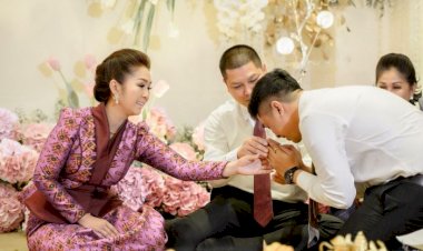 [មានវីដេអូ] អបអរសាទរដល់ពិធីការិនីជើងចាស់គឺអ្នកនាង គង់ សុជាតិ ក្នុងថ្ងៃពិធីចូលចែចូលកូនប្រសារស្រី