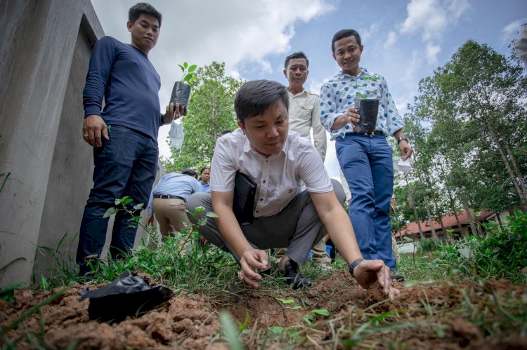 នៅស្រុកពួក ខេត្តសៀមរាប មានកម្មវិធីចែកសំភារ:សិក្សា និងធ្វើយុទ្ធនាការប្រយុទ្ធប្រឆាំងវីរុសកូវីដ-១៩